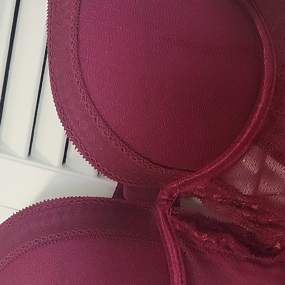 Lingerie - Picture 2 of 6